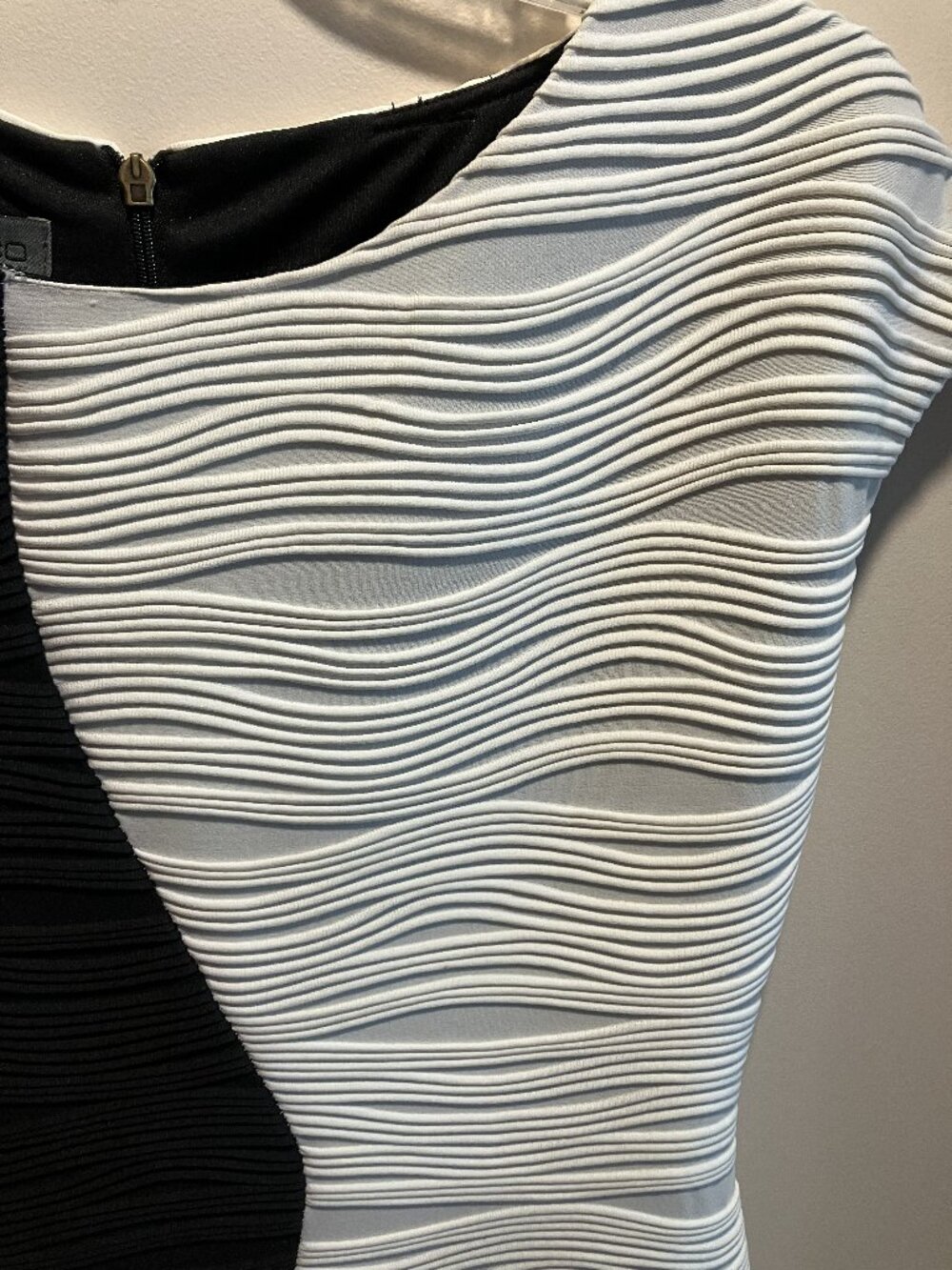 Donna Ricco New York Black and White Sleeveless Sheath Dress Size 8